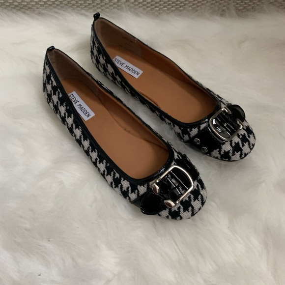 Steve Madden Shoes - Steve Madden buckle flats